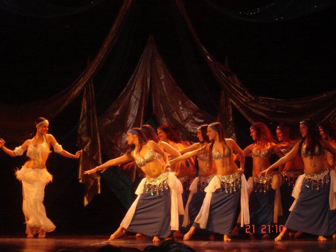 Ballet  del Estudio Profesional de Danzas Árabes Natalia Karim